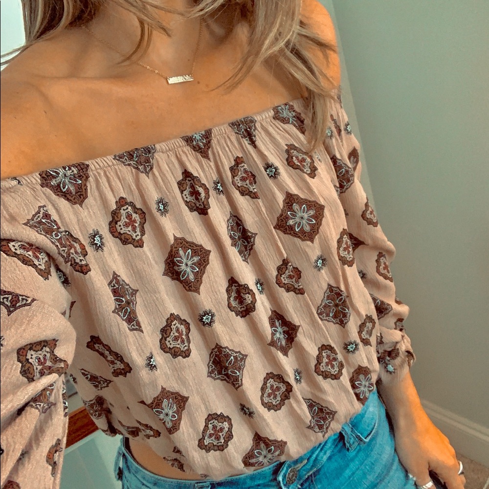 Off the Shoulder Crop shirt!